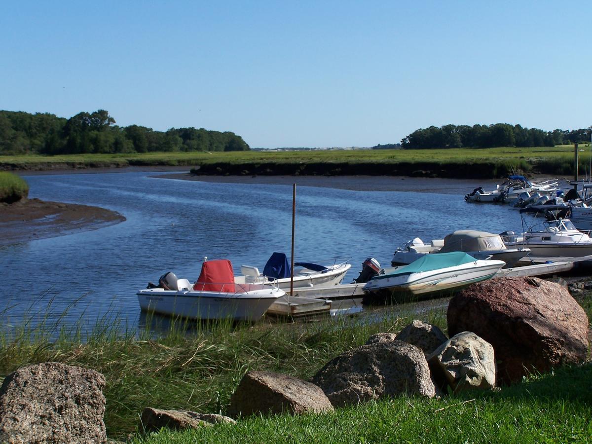 Shea'S Riverside Inn & Motel Essex Dış mekan fotoğraf
