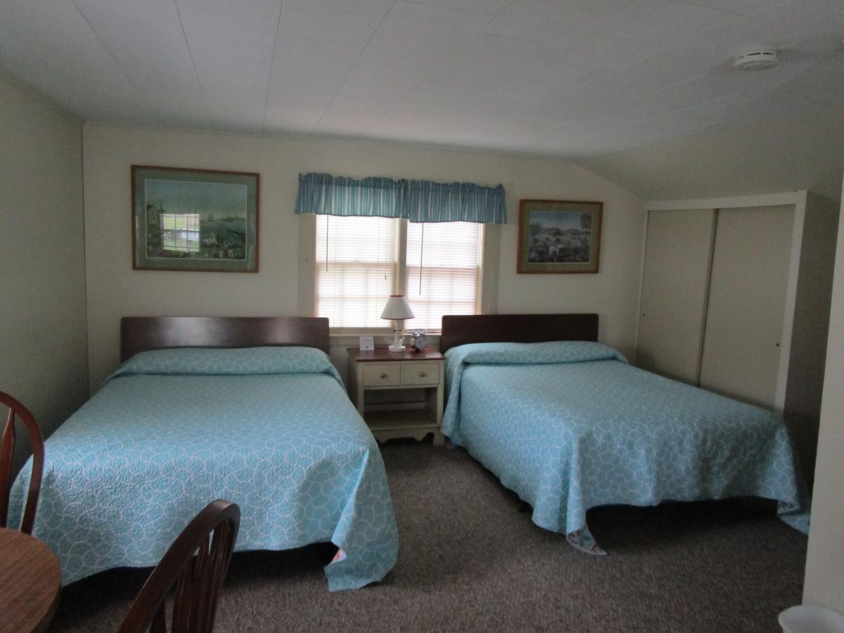 Shea'S Riverside Inn & Motel Essex Dış mekan fotoğraf