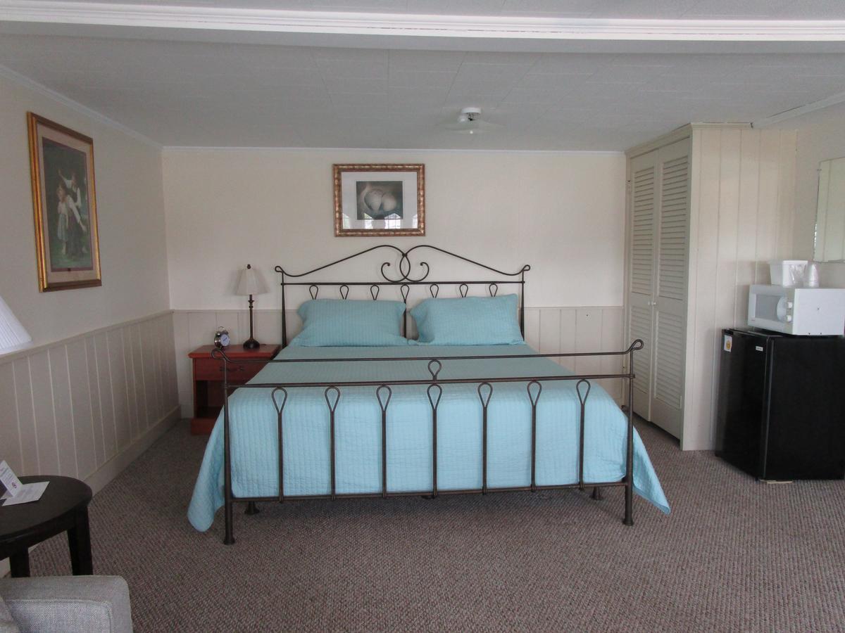 Shea'S Riverside Inn & Motel Essex Dış mekan fotoğraf