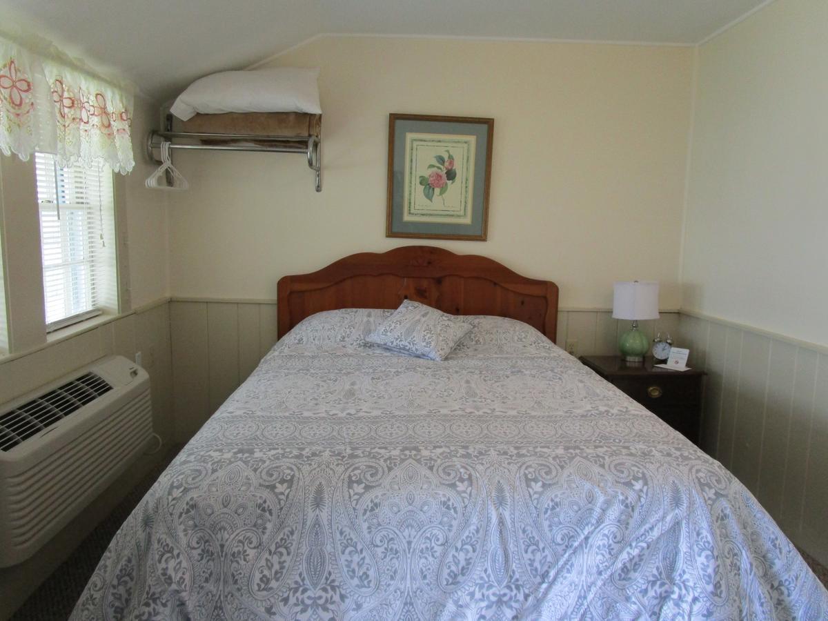 Shea'S Riverside Inn & Motel Essex Dış mekan fotoğraf