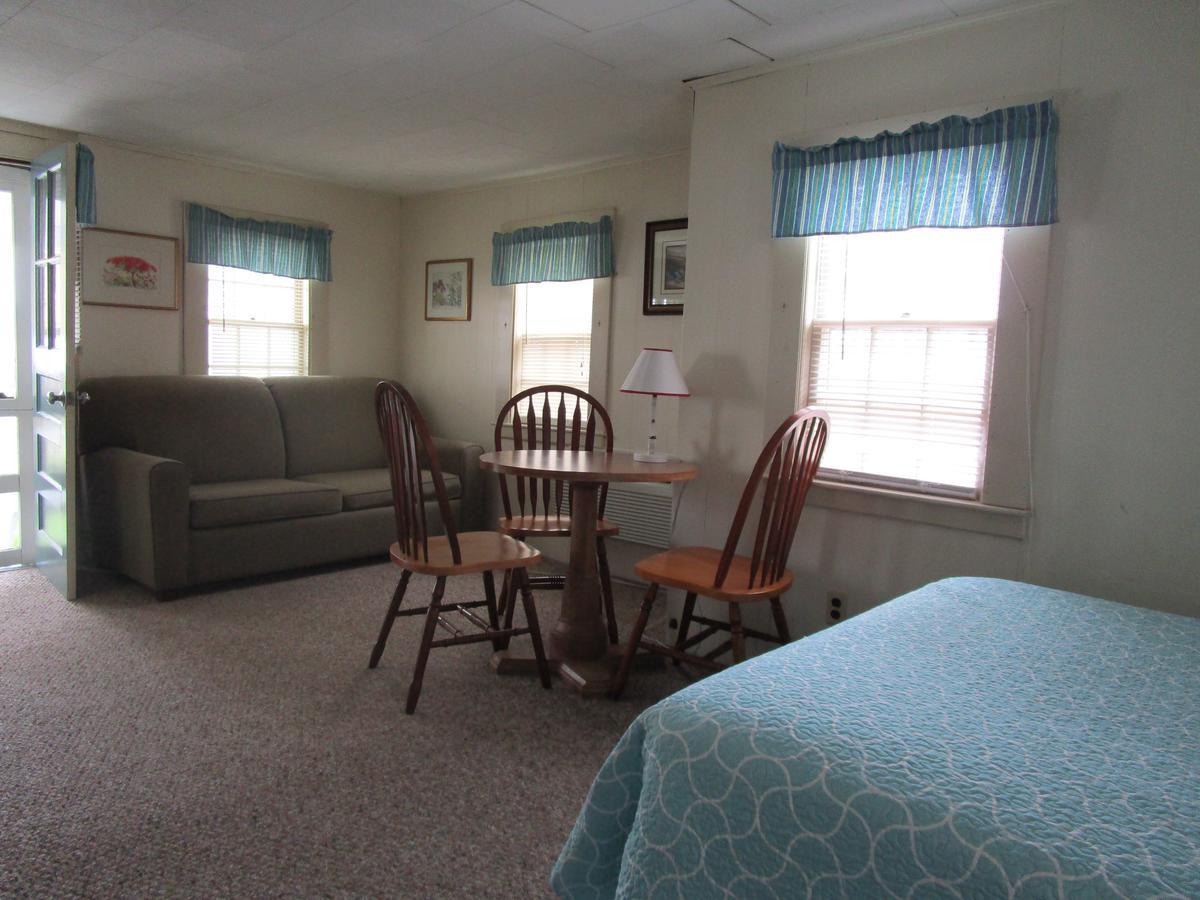 Shea'S Riverside Inn & Motel Essex Dış mekan fotoğraf