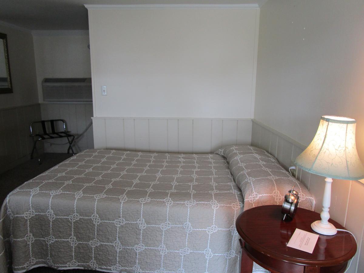 Shea'S Riverside Inn & Motel Essex Dış mekan fotoğraf