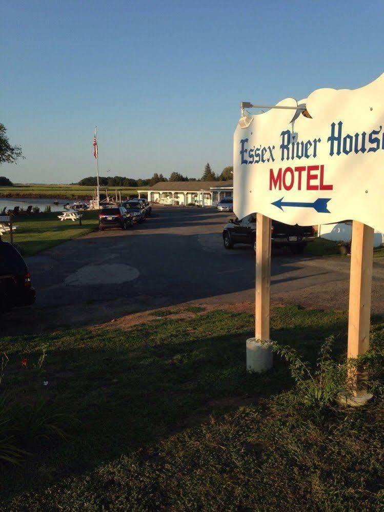 Shea'S Riverside Inn & Motel Essex Dış mekan fotoğraf