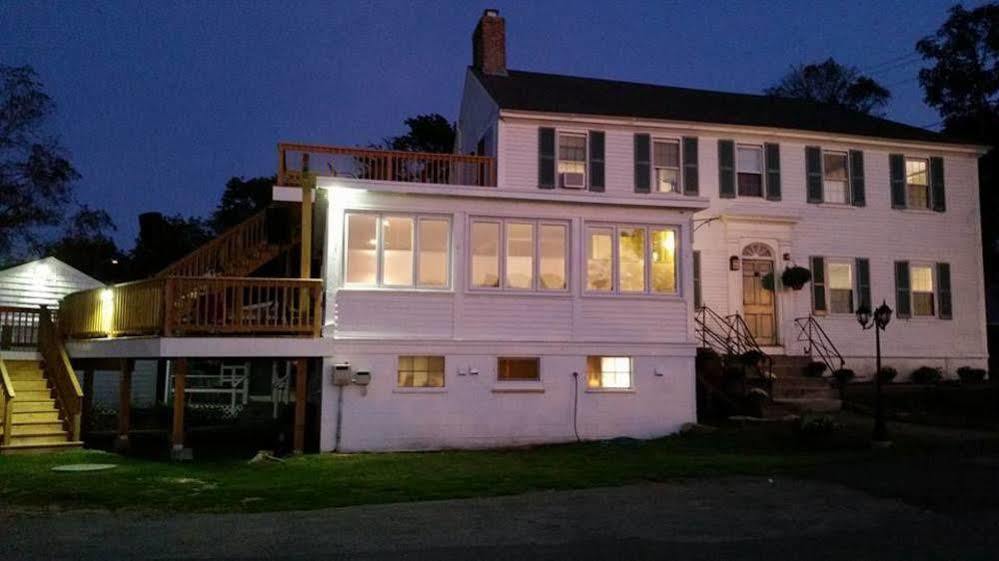 Shea'S Riverside Inn & Motel Essex Dış mekan fotoğraf