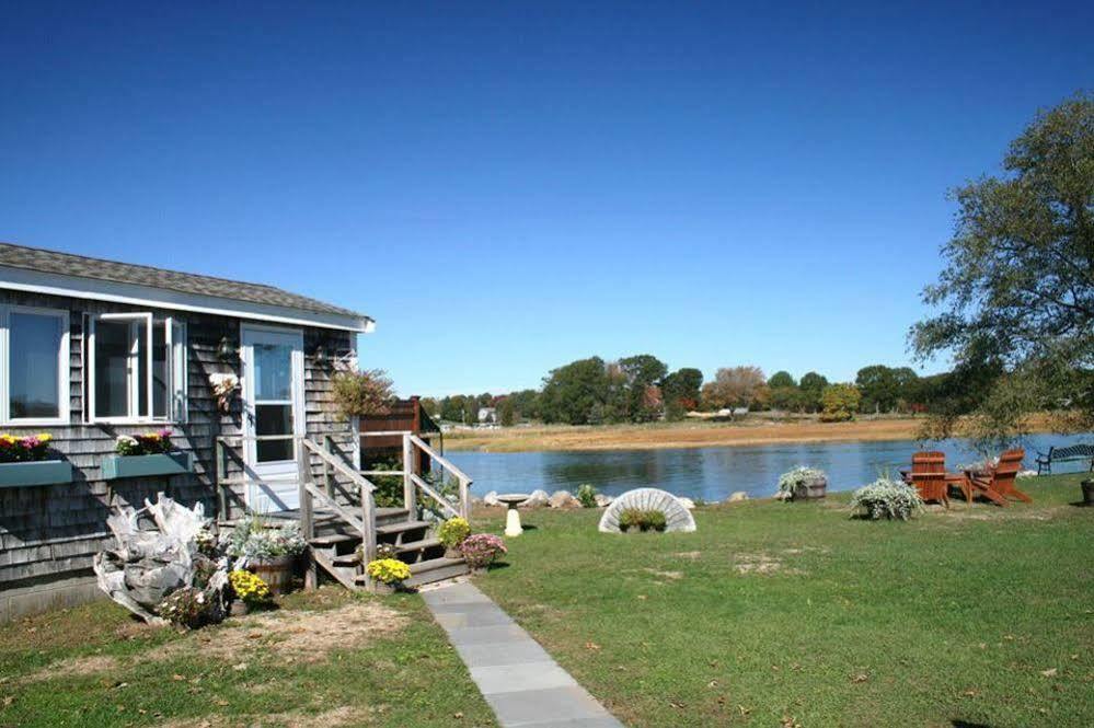 Shea'S Riverside Inn & Motel Essex Dış mekan fotoğraf