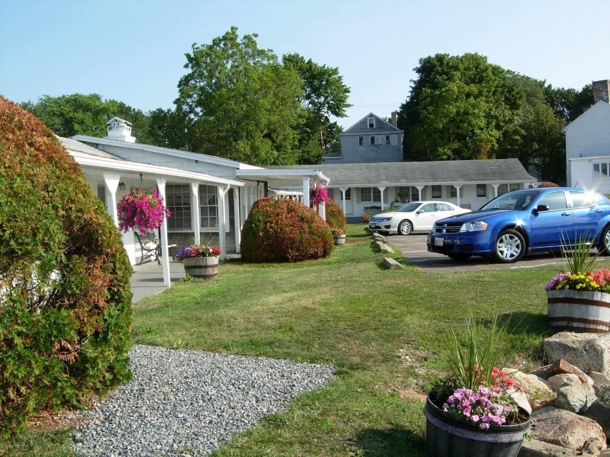 Shea'S Riverside Inn & Motel Essex Dış mekan fotoğraf
