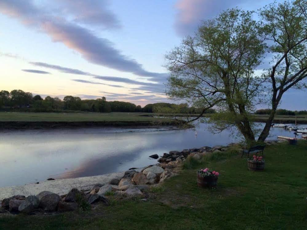 Shea'S Riverside Inn & Motel Essex Dış mekan fotoğraf